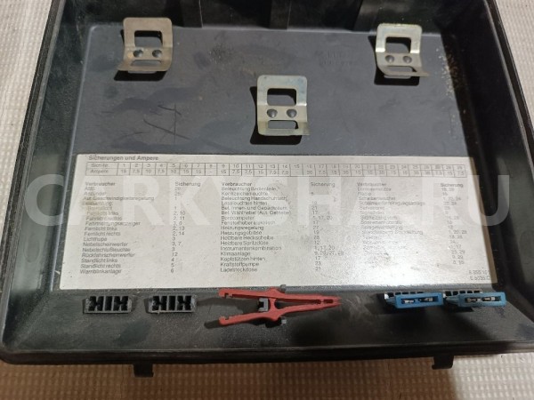 Крышка блока предохранителей BMW 5er 