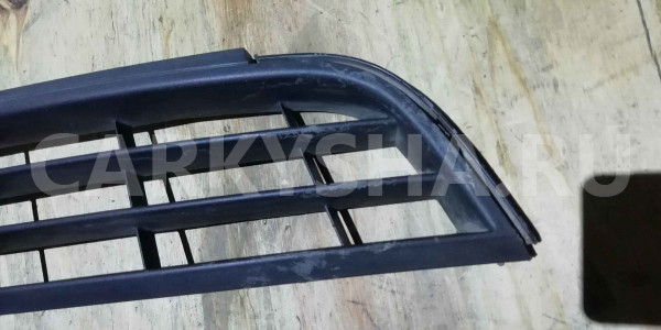 Решетка в бампер Volkswagen Jetta VI (2010—2015) Volkswagen Jetta оригинальный номер 5C68536779