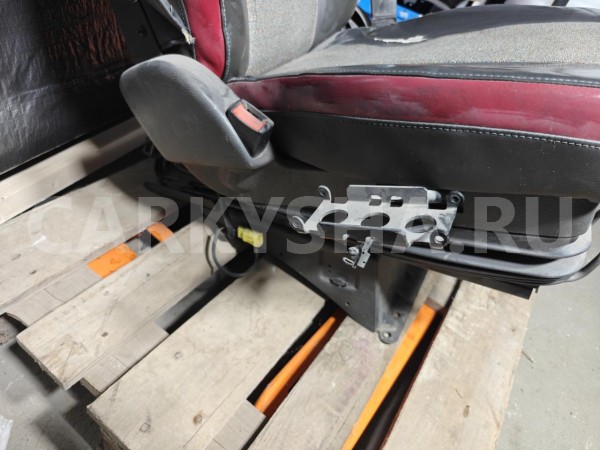 Сиденье водительское Volvo FMX 22039406, левое Volvo 940 