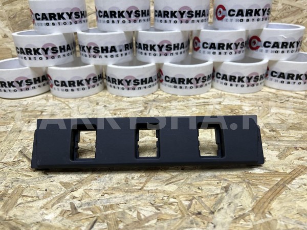 Накладка декоративная под кнопки Toyota Camry VII (XV50) оригинальный номер 58831-33140