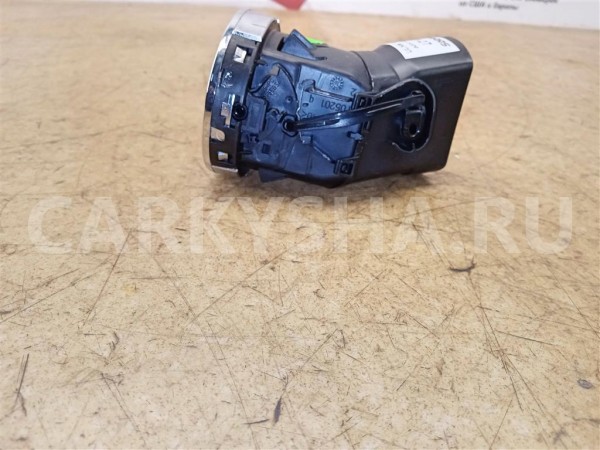 Название детали Дефлектор воздушный левый Модель Peugeot 3008 Peugeot 3008 оригинальный номер 8265 CP