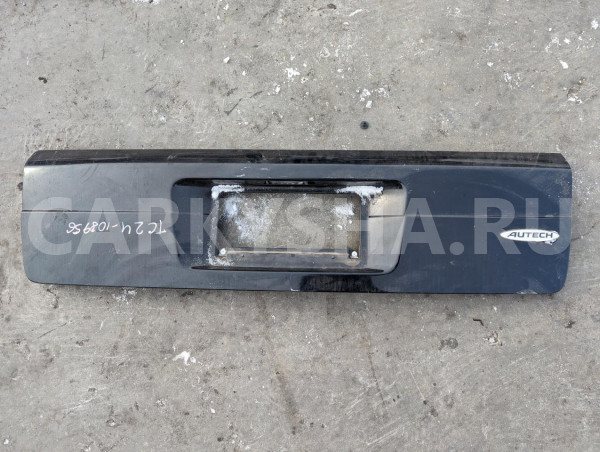 Накладка 5-й двери Nissan Serena 