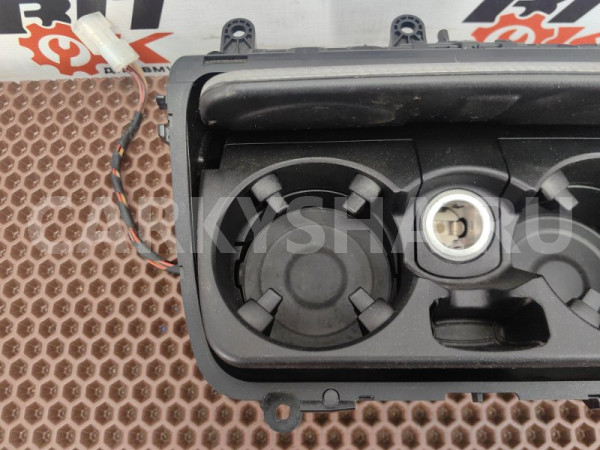 Подстаканники BMW 5er оригинальный номер 51 16 9 256 131, 51 16 9 256 131, 51169256131, 9256131, 51 16 9 206 401, 51169206401, 9206401