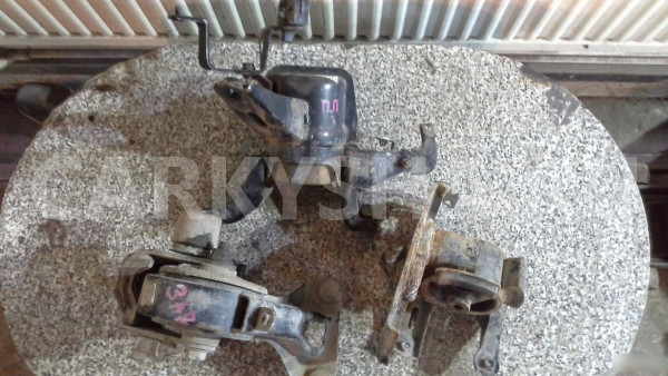 Подушка крепления двигателя Toyota Verso Toyota Corolla оригинальный номер 12372-0N020