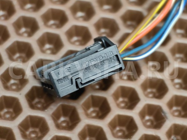 Разъем НЧ-динамика BMW X1 