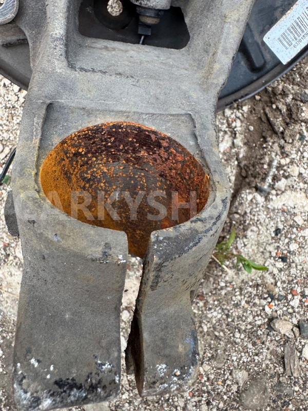Кулак поворотный задний правый LR Freelander 2 Land Rover Freelander оригинальный номер LR006962