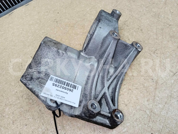 Название детали Кронштейн ГУРа Модель Hyundai H-100 II (1996—2004) Hyundai H-1 оригинальный номер 25271-4A001