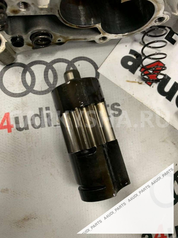 Насос масляный Audi S3 8V (2012—2016) Audi S3 оригинальный номер 06H115107AD