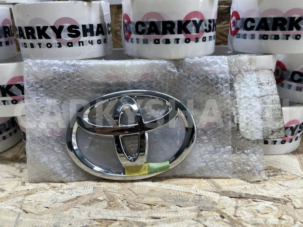 Эмблема крышки багажника Toyota Camry VI (XV40) оригинальный номер 90975-02128