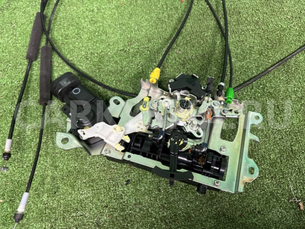 Ручка двери внутренняя Toyota Sienta 2015-2022 6907028180C0, задняя правая Toyota Sienta 