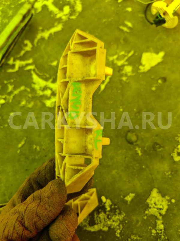 Крепление бампера Nissan AD 