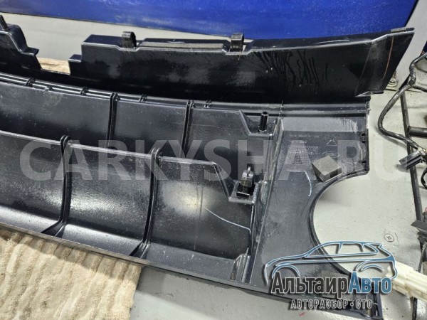 Решетка радиатора land rover Discovery 3 Land Rover Discovery оригинальный номер DHB000274