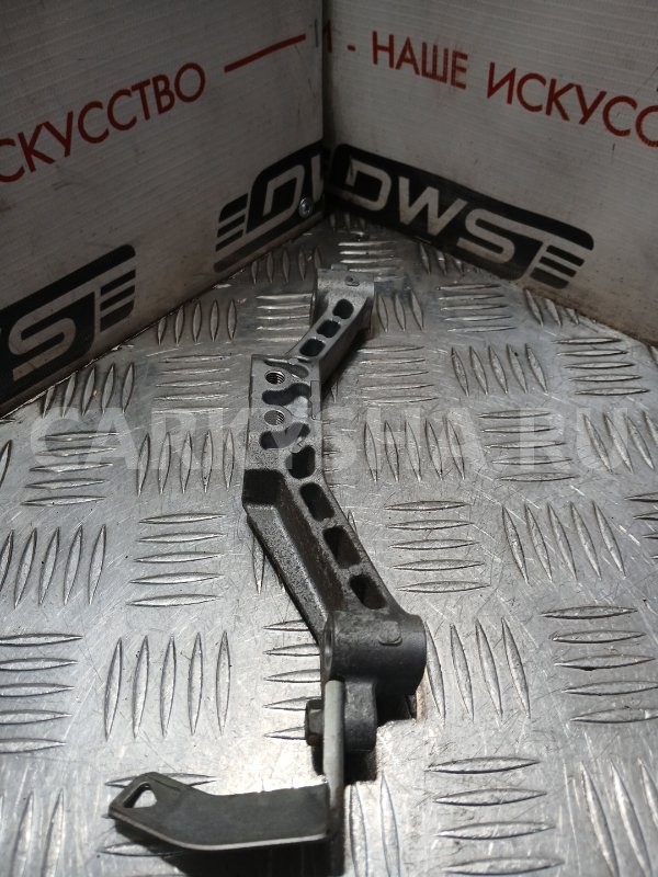 Кронштейн дроссельной заслонки Toyota Vitz 