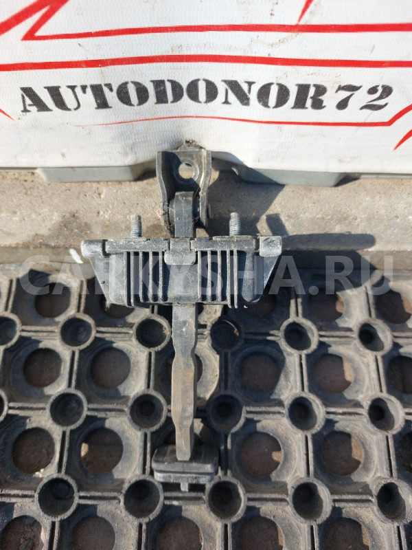 Ограничитель двери передний  Toyota Avensis T250 Toyota Avensis оригинальный номер 6861005040