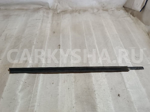 Накладка стекла переднего левого Peugeot 207 