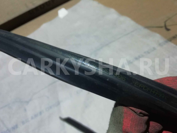 Уплотнитель стекла двери BMW X5 E70 (2006—2010) BMW X5 оригинальный номер 51357136986