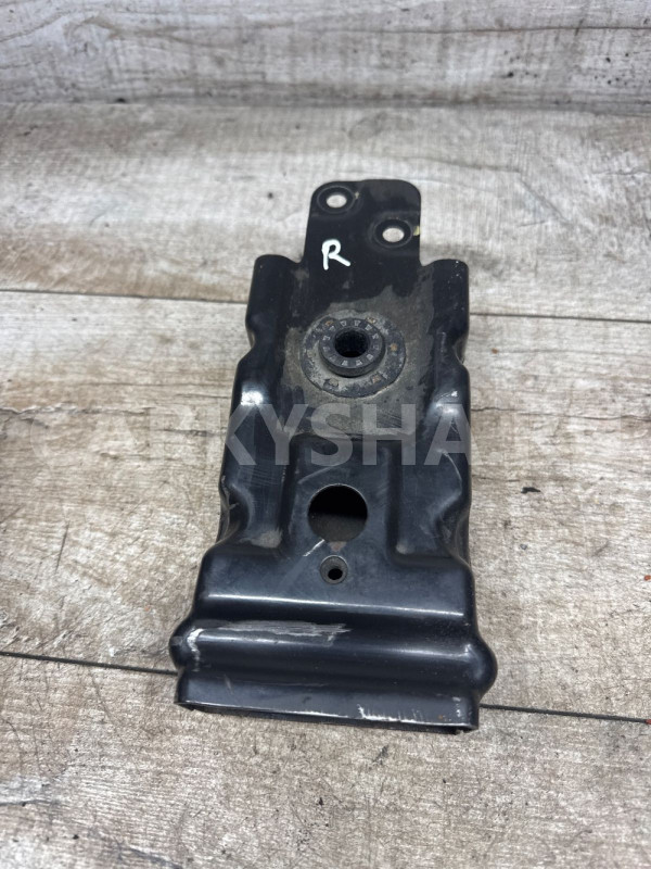 Кронштейн радиатора металл Chevrolet Cruze J300 Chevrolet Cruze оригинальный номер 13304032