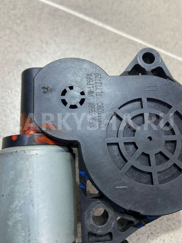 Стеклоподъемник передний правый Mazda Demio 2005 г Mazda 2 оригинальный номер CMO11080