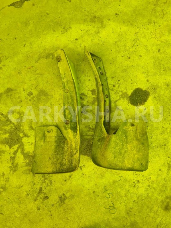 Брызговик Nissan Vanette 