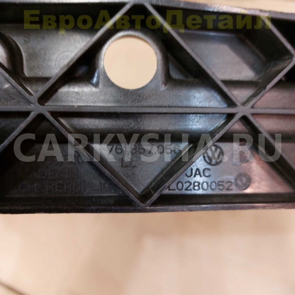 Кронштейн торпедо нижний правый VW Touareg 3 (CR7) Volkswagen Touareg оригинальный номер 761857056