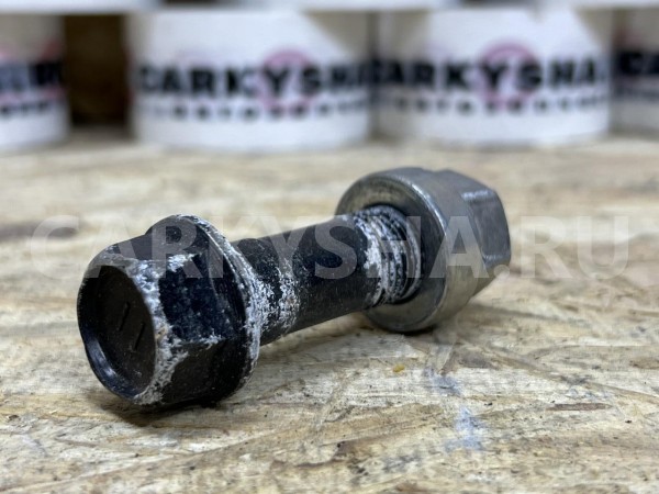 Болт крепления стойки Toyota Corolla XII (E210) – седан оригинальный номер 90105-17020