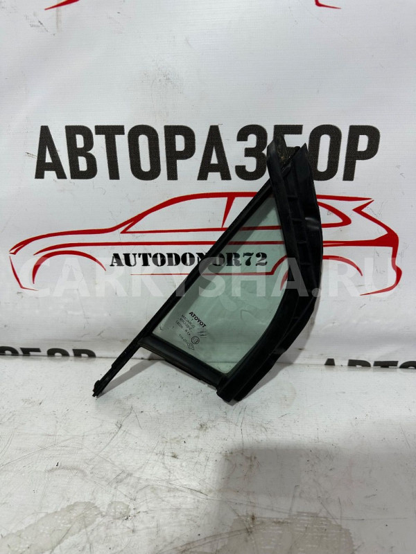 Форточка передняя левая Toyota Yaris 2005-2012 Toyota Yaris оригинальный номер 681260D010
