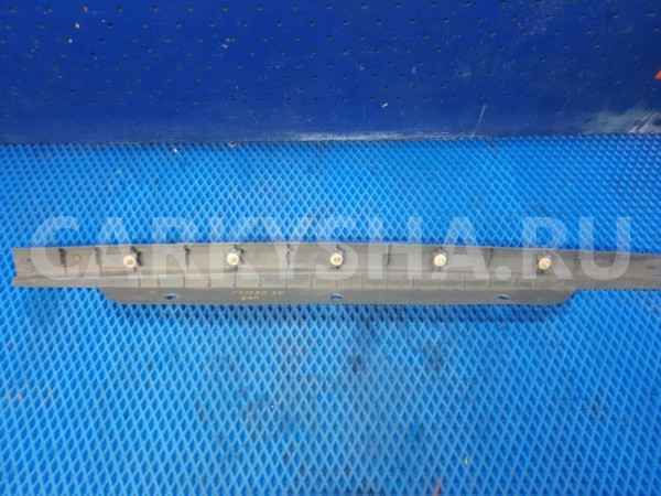 Накладка замка багажника Mitsubishi Pajero 3 Mitsubishi i оригинальный номер MR605249