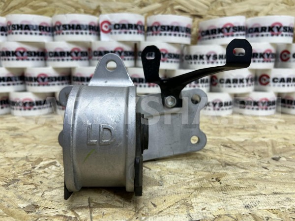 Опора двигателя левая Toyota RAV 4 V (XA50) оригинальный номер 12372-25030