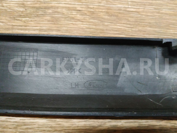 Накладка переднего бампера левая Ford Focus оригинальный номер 5M5117E907B