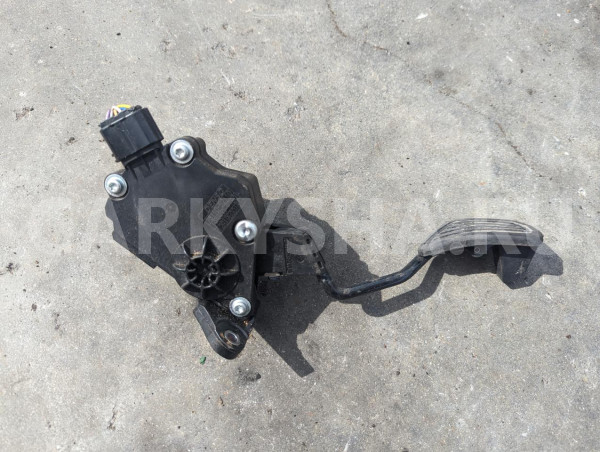 Педаль газа Toyota Aqua оригинальный номер 78110-52110