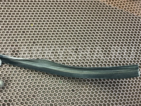 Уплотнитель стекла двери BMW X6 M 