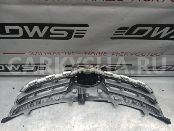 Решетка радиатора Toyota Avensis 