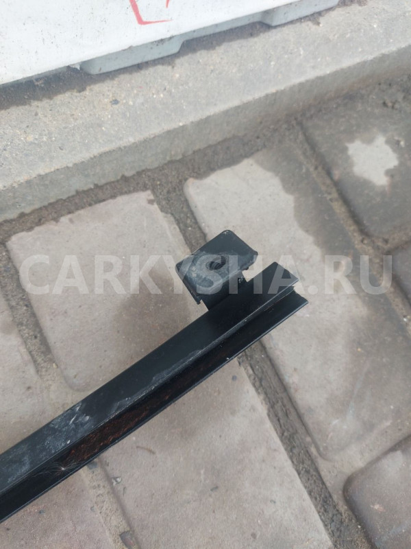 Направляющая стекла зад правой двери Hyundai Getz Hyundai Getz оригинальный номер 3925023900