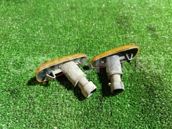 Повторитель на крыло желтый Opel Astra 