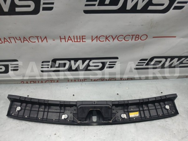 Накладка замка багажника Toyota Avensis 