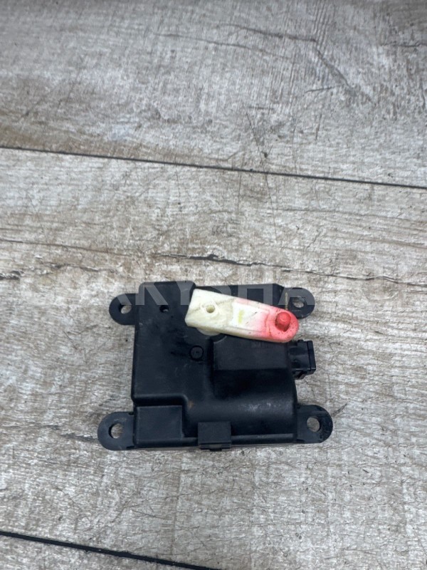 Моторчик заслонки отопителя Nissan Qashqai j10 Nissan Qashqai оригинальный номер A24820a3200000