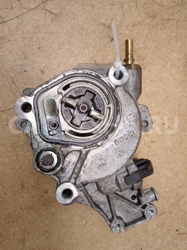 Название детали Вакуумный насос Модель Citroen C-Crosser Citroen C-Crosser оригинальный номер 98 028 512 80