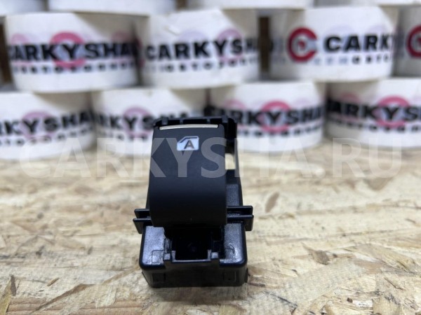 Кнопка стеклоподъемника Toyota Highlander III (U50) оригинальный номер 84810-0E060