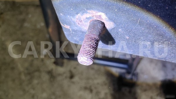 Крепление запасного колеса Nissan Terrano WD21 Nissan Terrano 