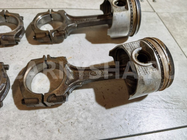 Поршень с шатуном Nissan Bluebird оригинальный номер 1210060J00