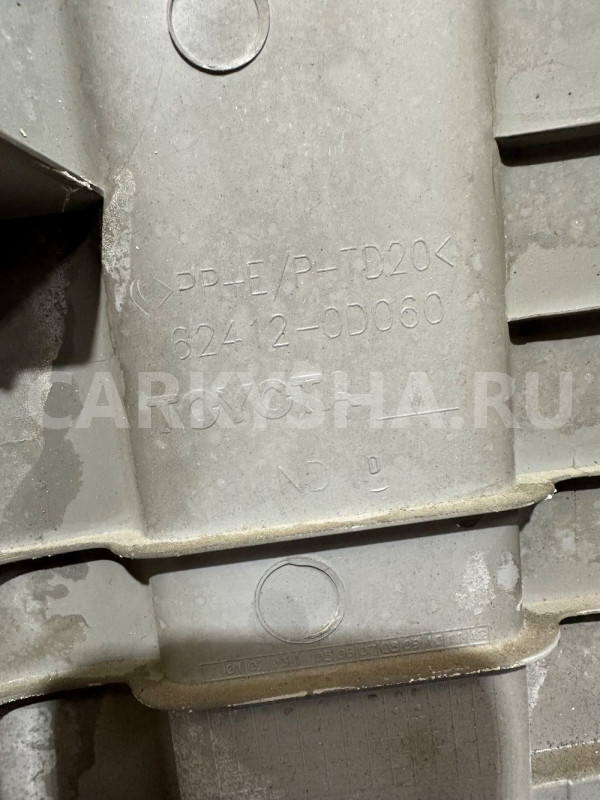 Обшивка средней стойки левая Toyota Yaris 2 Toyota Yaris оригинальный номер 624120d060