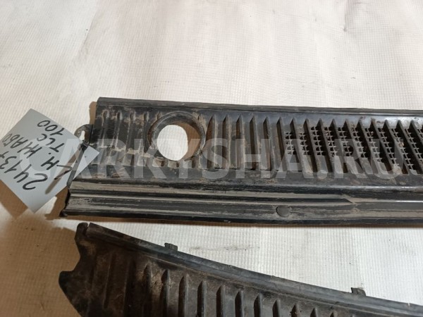 Решетка стеклооч. (планка под лобовое стекло) Toyota Land Cruiser 