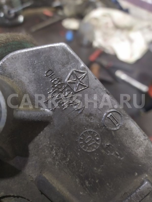 Кронштейн генератора Chrysler 2.4л Газ 3102 Волга ГАЗ 3102 «Волга» оригинальный номер 04861371aa