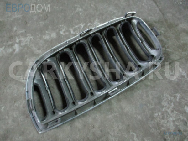 Ноздря / Решетка капота BMW X3 E83 (2003—2006) BMW X3 оригинальный номер 51 13 3 402 910