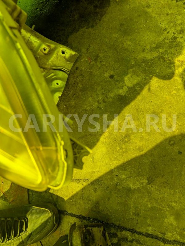 Ноускат Toyota ISis оригинальный номер 5211944380B0