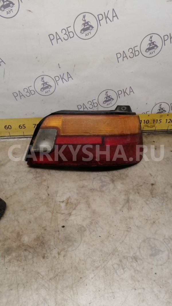 фонарь правый задний Toyota Starlet оригинальный номер 8155010281