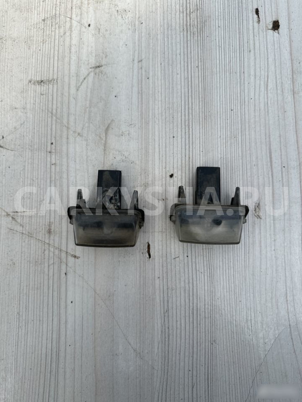 Подсветка номера Toyota Auris E150 Toyota Auris оригинальный номер 8127002131