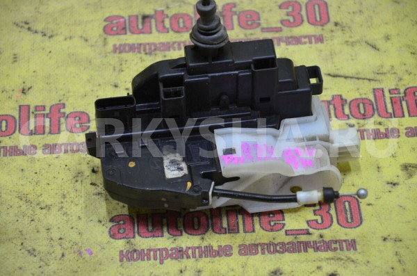 Замок двери передней левой Kia Cee'd 