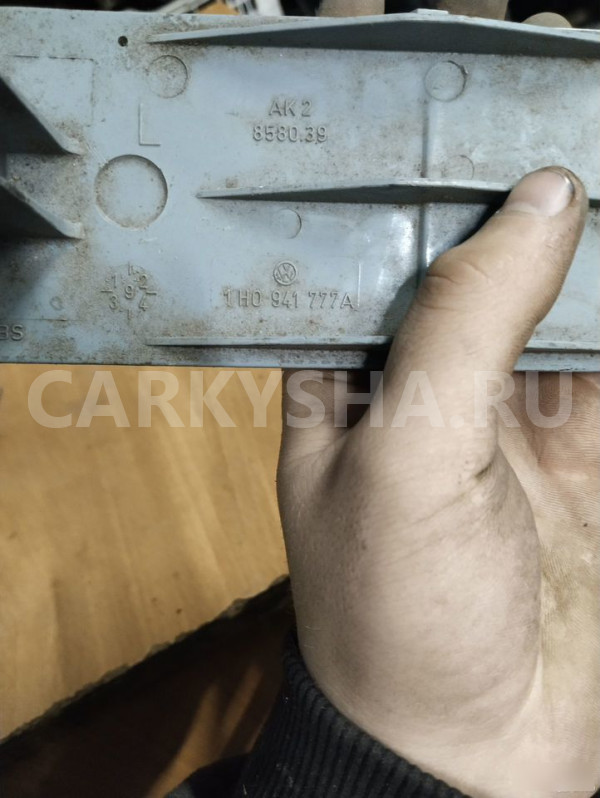 Фонарь в бампер Volkswagen Vento 1H0941777A Volkswagen Vento оригинальный номер 1H0941777A