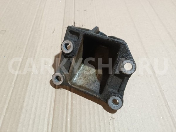 Кронштейн двигателя левый Nissan Skyline 